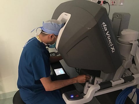 لأول مرة بالشرق الأوسط.. جراح سعودي ينجح في عملية ارتجاع المري باستخدام "اللنكس"