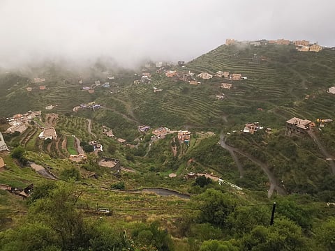 هطول أمطار متوسطة إلى غزيرة على جازان