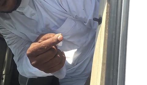 الإطاحة بمروج مخدرات في جدة بعد ساعات من تداول مقطع