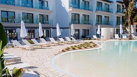 الأزواج والزوار ممنوعون من الدخول.. فندق إسباني "للنساء فقط"