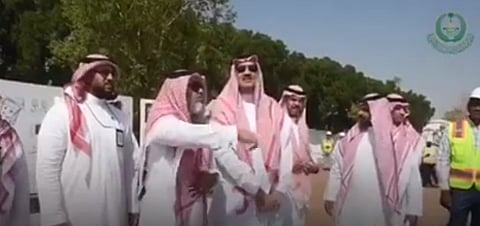 شاهد.. "فيصل بن سلمان" يتفقد سير العمل بمشروع التأهيل البيئي لوادي العقيق