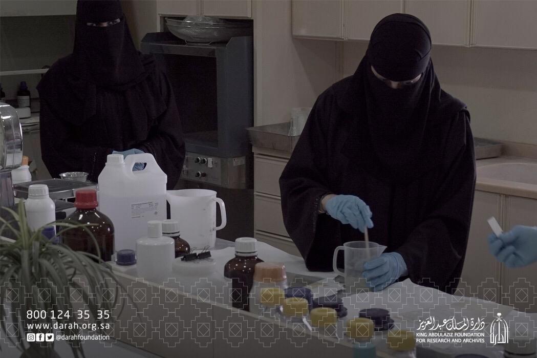 شاهد.. "الدارة" تدرِّب منسوبات "الأحوال المدنية" على معالجة الوثائق والملفات القديمة