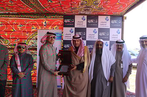 شاهد.. "محافظ ينبع" يسّلم وحدات سكنية خيرية لمستحقيها بحي الأندلس