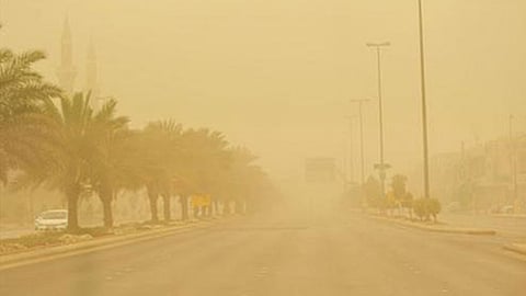 طقس اليوم .. الأرصاد: استمرار تأثير الرياح النشطة المثيرة للأتربة والغبار على هذه المناطق