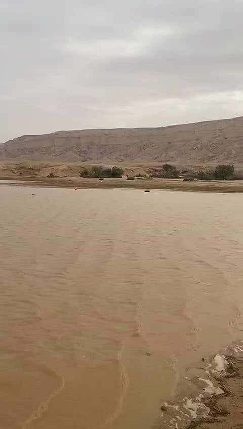 شاهد.. أمطار متوسطة على أجزاء متفرقة من شمال الرياض