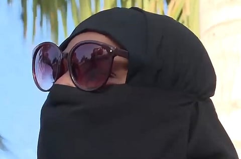قذف الله محبتهما في قلبها .. شاهد قصة سعودية احتضنت طفلتَي "إيدز" وكفلتهما