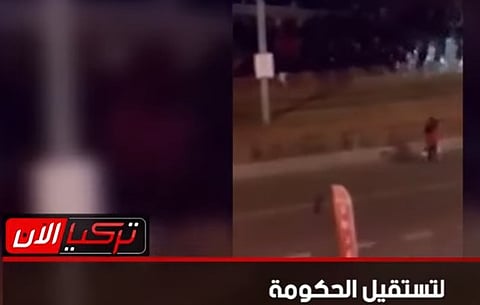 شاهد.. الأتراك يتظاهرون ضد "أردوغان" ونظامه ويطالبونه بالاستقالة