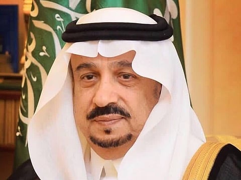 أمير الرياض يقدِّم واجب العزاء في وفاة "الأمير عبدالعزيز بن عبدالله بن فيصل"