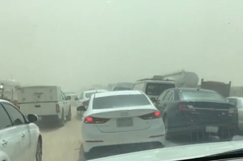 حادث اصطدام يسبب كثافة مرورية على طريق الرياض-الشرقية