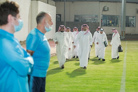 أمير عسير يحضر تمرين ضمك الأخير ..  قبل مفصلية الفتح