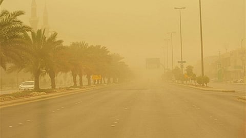 طقس الثلاثاء.. "الأرصاد": رياح نشطة مثيرة للأتربة والغبار على هذه المناطق