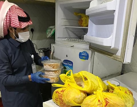 إغلاق معمل مخالف لإنتاج المعجنات في شقة بـ"هدا الطائف"