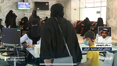 استشاري يؤكد أهمية الوعي والالتزام من الجميع حتى يتم إعلان انتهاء الجائحة