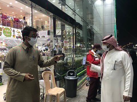 شاهد.. مواطنون ومقيمون: السعودية ضربت أروع الأمثلة في بذل الجهد لمنع انتشار "كورونا"