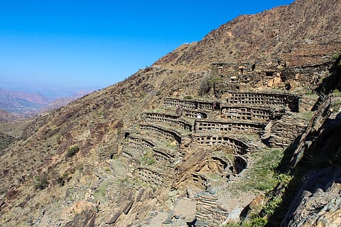 بالصور.. ميسان تتربع على قمم جبال السروات بقلاعها الحجرية وسدودها القديمة