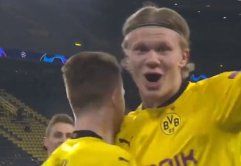 شاهد.. هالاند يحتفل مع لاعب من أصول سورية بتأهل دورتموند مرددًا "الحمد لله"