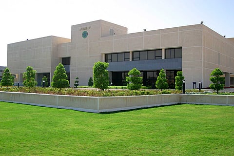 بمشاركة ١٣ وزارة.. معهد الإدارة يكشف في دراسة حديثة بيئة العمل بالقطاعات الحكومية