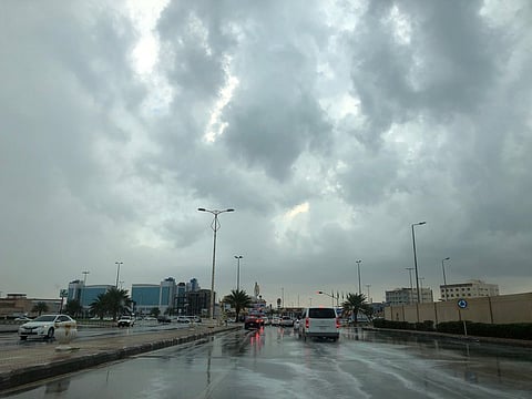 أمطار ورياح وصواعق في جازان.. وتنبيه من "الأرصاد" بتدنٍ في الرؤية إلى 3 كم