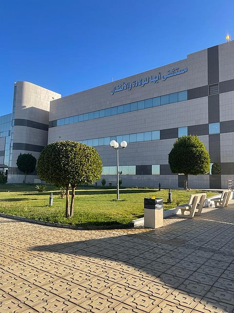 تدخل طبي ناجح بولادة أبها ينقذ طفلة من صعوبة بالغة في التنفس