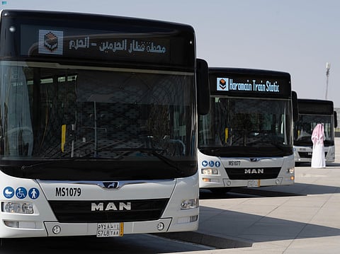 إطلاق التشغيل التجريبي لمشروع النقل العام للحافلات بمكة