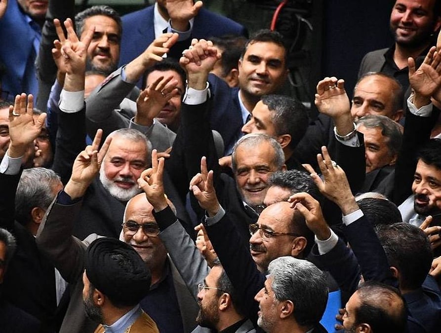 بالصور: ظهر مبتسمًا.. الساعات الأخيرة لـ"هنية" قبل اغتياله