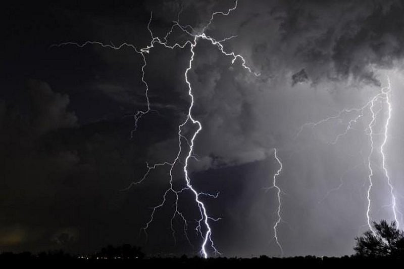 الأرصاد: سحب رعدية ممطرة مصحوبة برياح نشطة على هذه المناطق