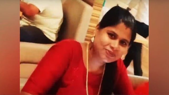 ഐസ്ക്രീമില് വിഷം ചേര്ത്ത് കഴിച്ചു; മൂന്ന് വയസ്സുള്ള മകളുമായി ആത്മഹത്യക്ക് ശ്രമിച്ച യുവതി മരിച്ചു ഐസ്ക്രീമില് വിഷം ചേര്ത്ത് കഴിച്ചു; മൂന്ന് വയസ്സുള്ള മകളുമായി ആത്മഹത്യക്ക് ശ്രമിച്ച യുവതി മരിച്ചു