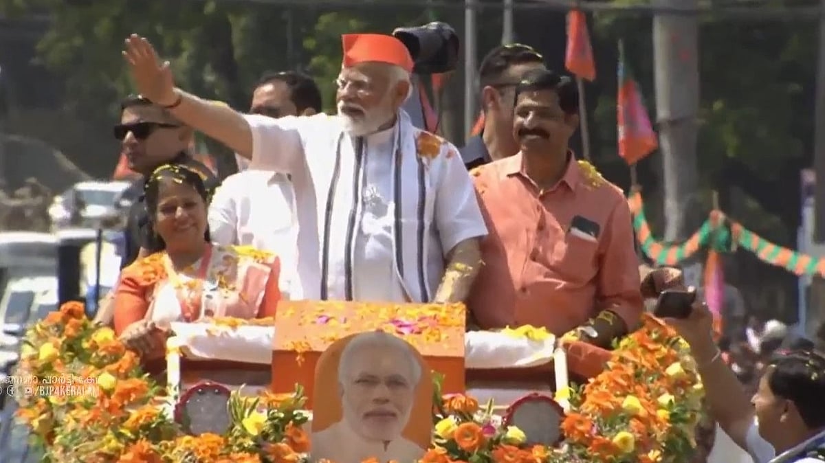 പാലക്കാടിനെ ഇളക്കിമറിച്ച് മോദിയുടെ റോഡ്ഷോ; കനത്ത ചൂടിലും ആവേശത്തോടെ ആയിരങ്ങൾ പാലക്കാടിനെ ഇളക്കിമറിച്ച് മോദിയുടെ റോഡ്ഷോ; കനത്ത ചൂടിലും ആവേശത്തോടെ ആയിരങ്ങൾ
