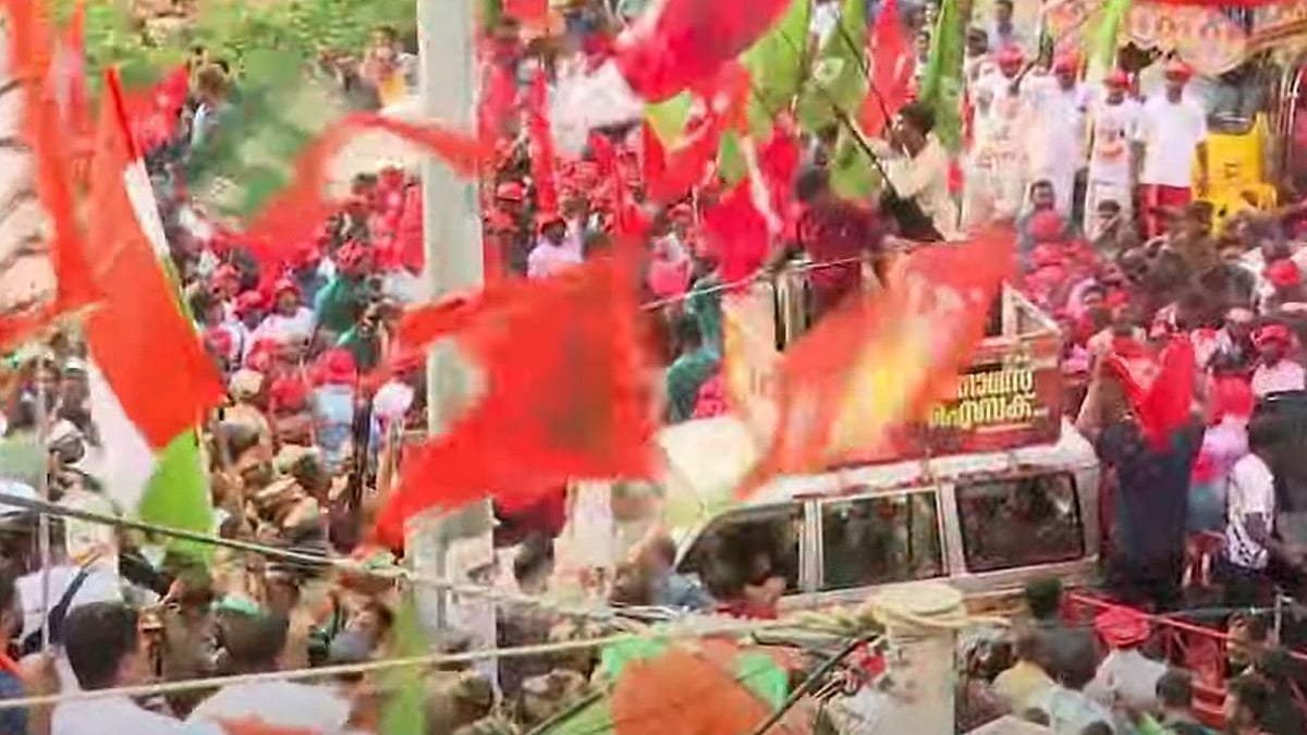 ആവേശം തീർത്ത് മുന്നണികൾ; കളറായി കൊട്ടിക്കലാശം; ഇനി നിശബ്ദപ്രചാരണം ആവേശം തീർത്ത് മുന്നണികൾ; കളറായി കൊട്ടിക്കലാശം; ഇനി നിശബ്ദപ്രചാരണം