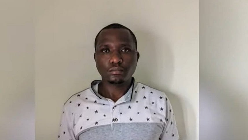 കോടികളുടെ കൊക്കെയിന് വിഴുങ്ങി കെനിയന് സ്വദേശിയെത്തി; കൊച്ചി വിമാനത്താവളത്തിൽ റെഡ് അലർട്ട് കോടികളുടെ കൊക്കെയിന് വിഴുങ്ങി കെനിയന് സ്വദേശിയെത്തി; കൊച്ചി വിമാനത്താവളത്തിൽ റെഡ് അലർട്ട്