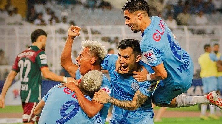 മോഹന് ബഗാനെ വീഴ്ത്തി; രണ്ടാം ഐഎസ്എല് കിരീടം ചൂടി മുംബൈ സിറ്റി മോഹന് ബഗാനെ വീഴ്ത്തി; രണ്ടാം ഐഎസ്എല് കിരീടം ചൂടി മുംബൈ സിറ്റി