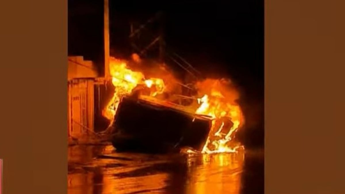 ആംബുലന്സ് അപകടത്തില്പ്പെട്ട് രോഗി മരിച്ച സംഭവത്തില് ഡ്രൈവര്ക്കെതിരെ കേസ് ആംബുലന്സ് അപകടത്തില്പ്പെട്ട് രോഗി മരിച്ച സംഭവത്തില് ഡ്രൈവര്ക്കെതിരെ കേസ്