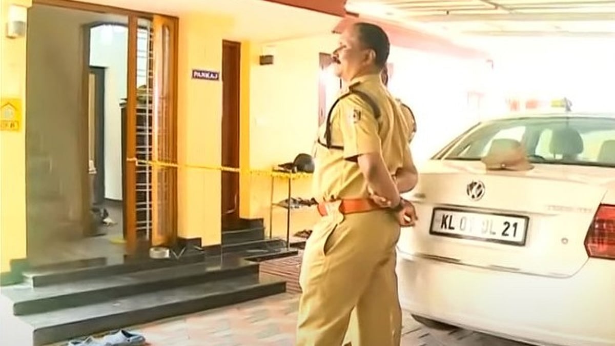 തിരുവനന്തപുരത്ത് വെടിവെപ്പ്, ഒരു യുവതിക്ക് പരിക്കേറ്റു; ആക്രമിച്ചത് സ്ത്രീയെന്ന് മൊഴി തിരുവനന്തപുരത്ത് വെടിവെപ്പ്, ഒരു യുവതിക്ക് പരിക്കേറ്റു; ആക്രമിച്ചത് സ്ത്രീയെന്ന് മൊഴി