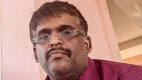 മോഹനകൃഷ്ണന്റെ കാലടിയിലെ കവിതകൾ ഉറുമ്പുകളും പേനണ്ഡങ്ങളും