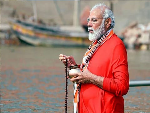 PM Modi ने लगाई महाकुंभ में आस्‍था की डुबकी