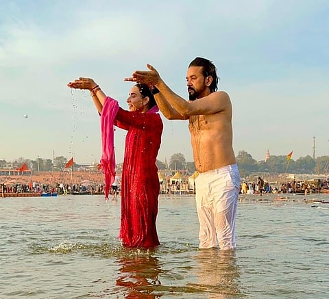 Mahakumbh 2025: सांसद अनुराग ठाकुर ने पत्नी संग संगम में लगाई आस्था की डुबकी