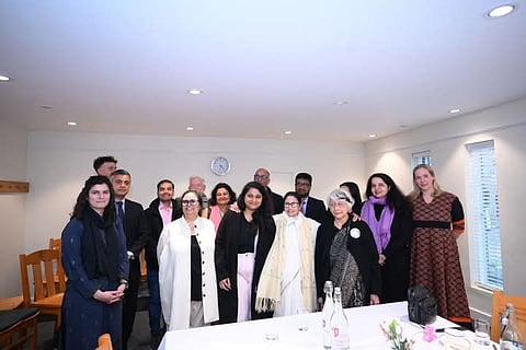 CM Mamata Banerjee with students at Oxford