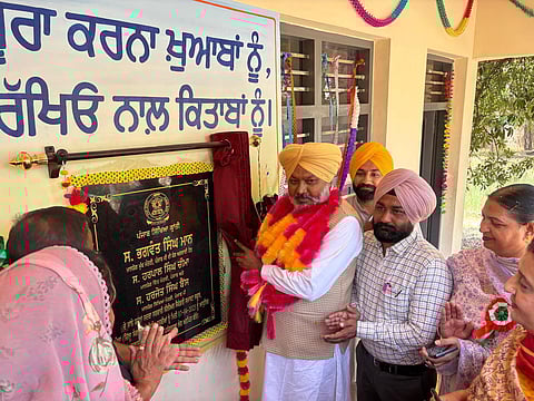 कैबिनेट मंत्री हरपाल सिंह चीमा विकास कार्यों का उद्घाटन करते हुए