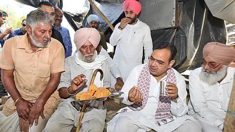 गंगानगर में जनसुनवाई करते हुए सीएम भजनलाल शर्मा