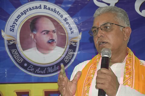 भाजपा के वरिष्ठ नेता दिलीप घोष वक्तव्य रखते हुए 