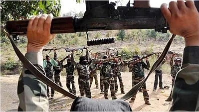 तेलंगाना में 14 माओवादी ने आत्मसमर्पण किया