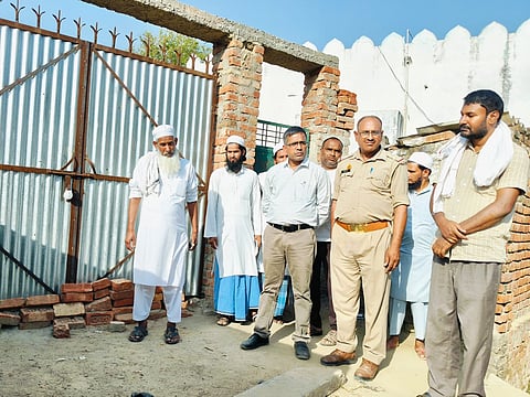 श्रावस्ती में प्रशासन ने अवैध रूप से संचालित 10 मदरसों को बंद कराया