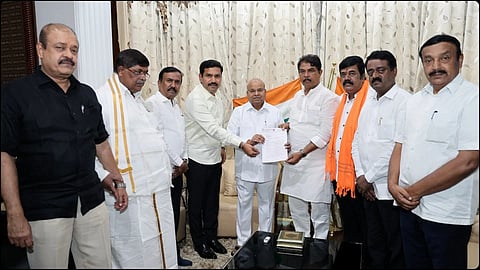 कर्नाटक : राज्यपाल से 18 भाजपा विधायकों का निलंबन समाप्त करने का अनुरोध