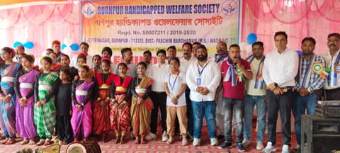 कार्यक्रम में उपस्थित संस्था के पदाधिकारी व अन्य