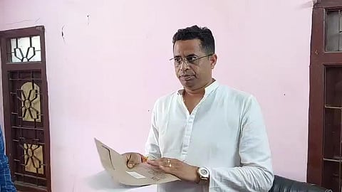 जानकारी देते सांसद सौमित्र खां 