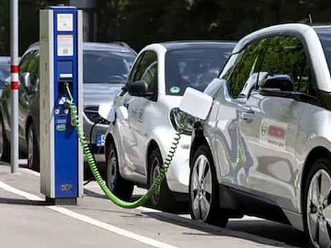 भारत में 2032 तक 12.3 करोड़ इलेक्ट्रिक वाहन होंगे : रिपोर्ट