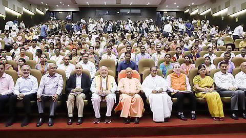 उत्तर प्रदेश के मुख्यमंत्री योगी आदित्यनाथ एवं अन्य