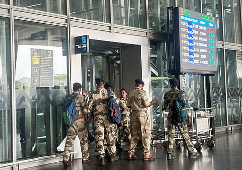 बम से उड़ाने की धमकी के बाद एयरपोर्ट पर अलर्ट