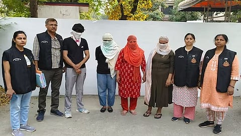 दिल्ली में ऑनलाइन नौकरी घोटाले का भंडाफोड़, सरगना सहित 13 गिरफ्तार