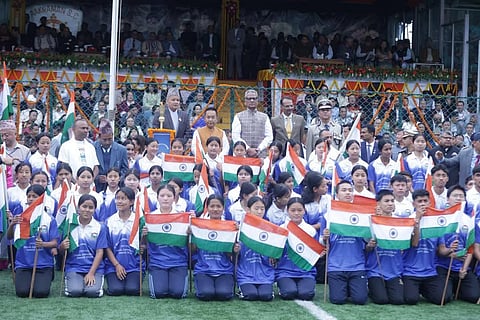 सिक्किम के राज्यपाल और मुख्यमंत्री की उपस्थिति में गंगटोक में मनाई राज्य स्तरीय 50वीं वर्षगांठ धूमधाम से